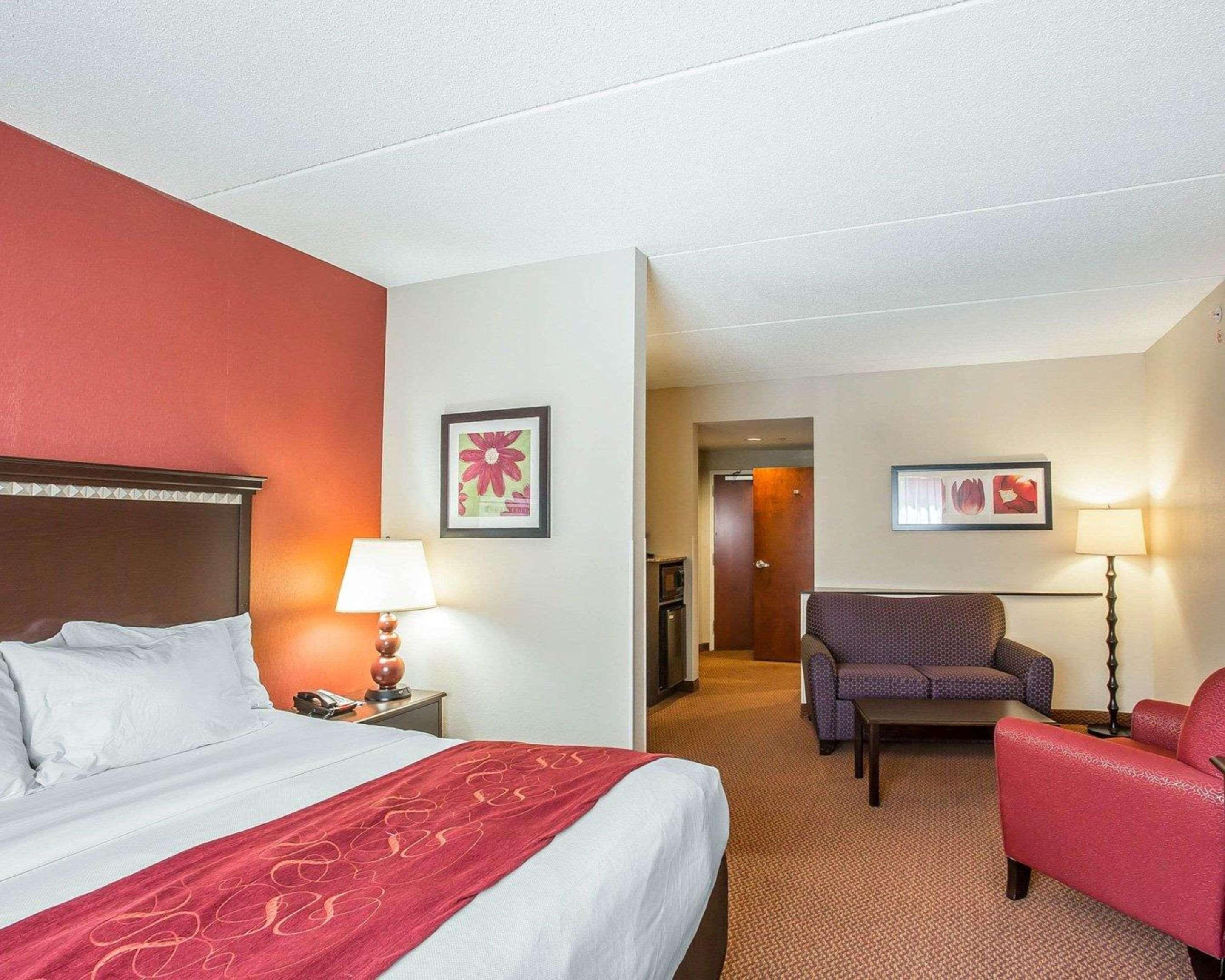 Comfort Suites Manchester Exterior photo